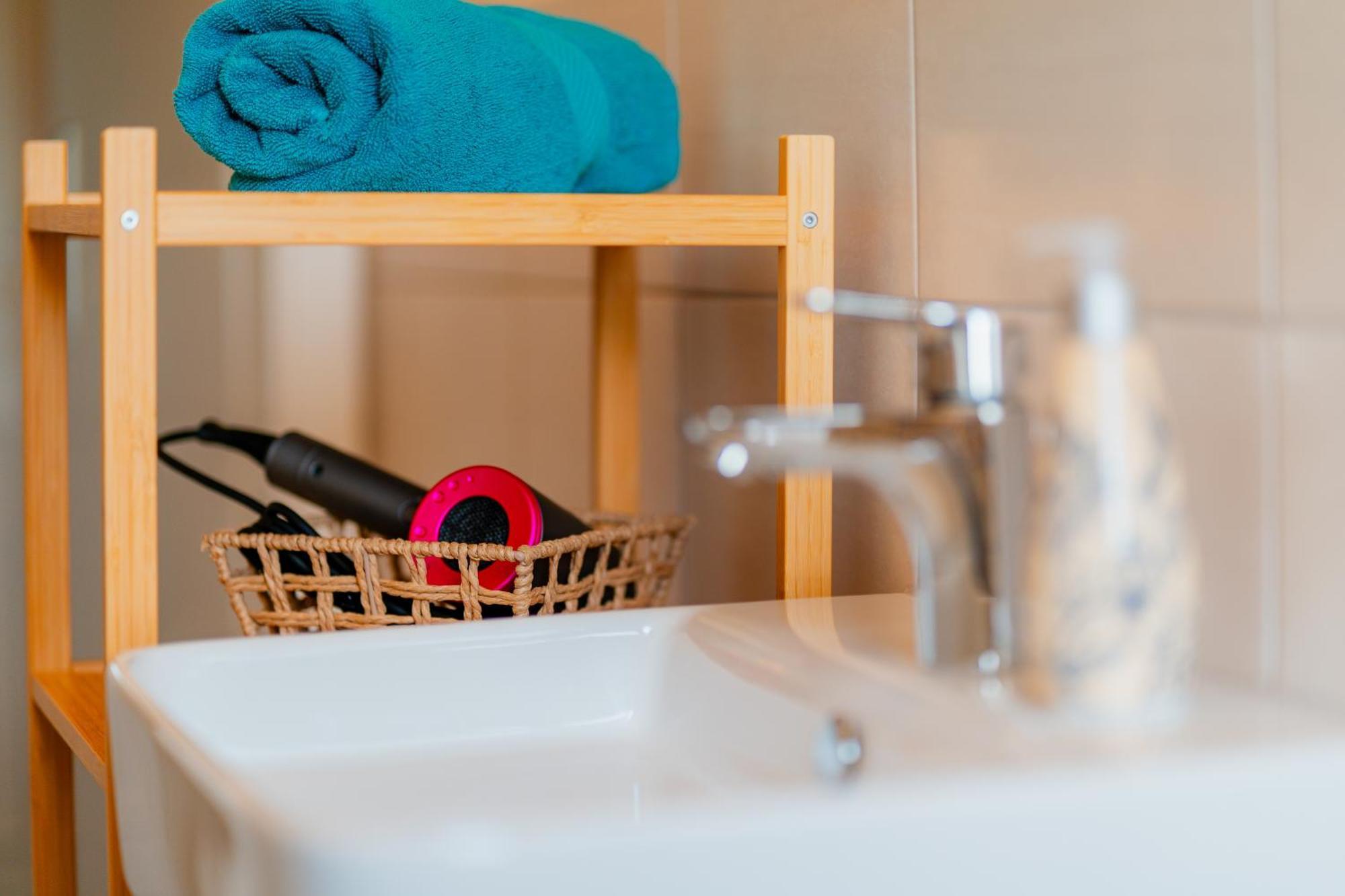 Zentrale Wohlfuehlwohnung - Ideal Fuer Ihren Urlaub Oder Die Geschaeftsreise Magdeburgo Esterno foto